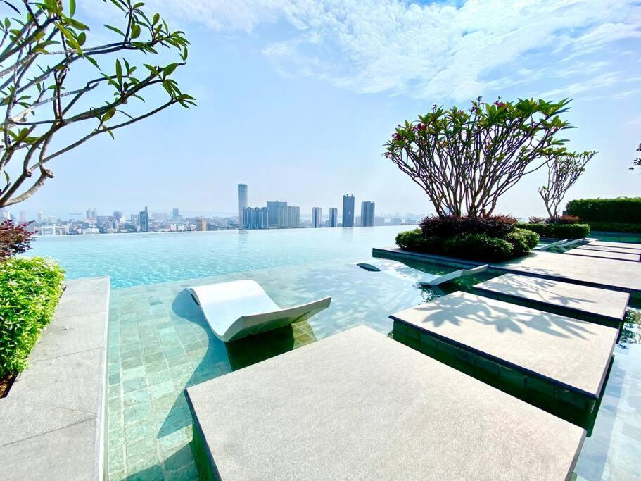 Beacon Executive #executive #skypool #georgetown #6pax #2br 2bath #1queen 4single #quality Well Maintained #private Host Apartment *
